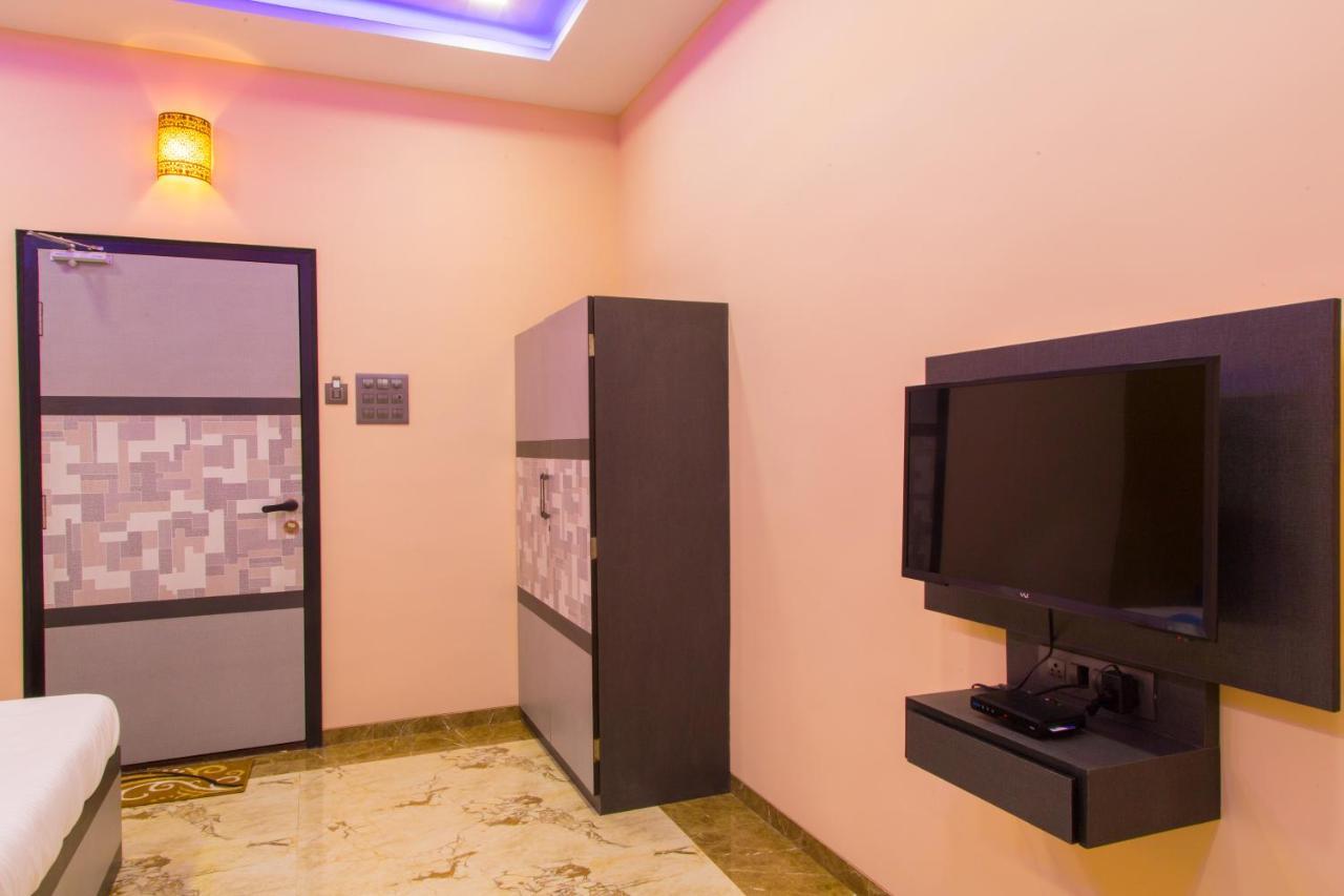 Hotel Tourister Мумбаи Экстерьер фото