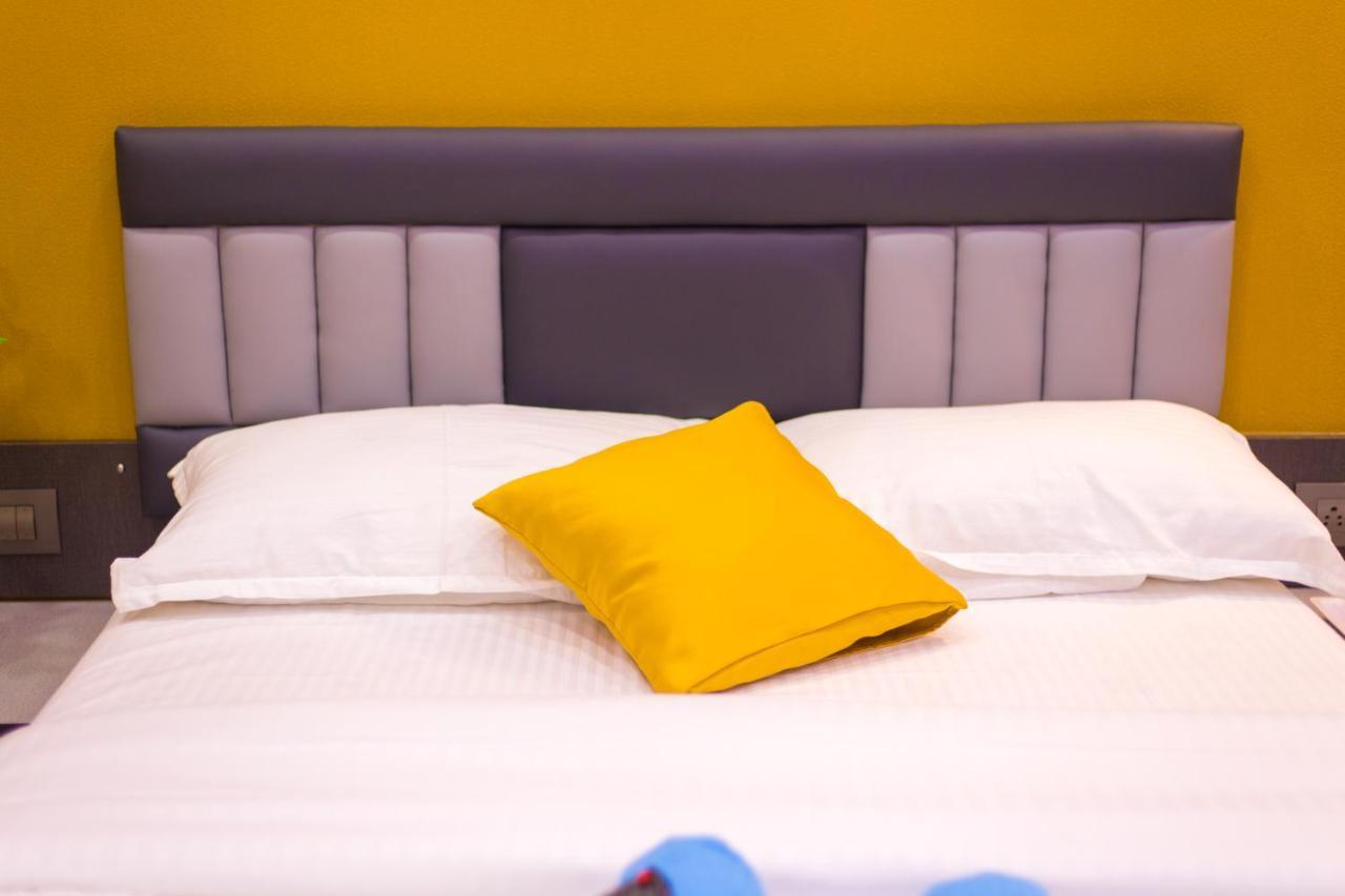 Hotel Tourister Мумбаи Экстерьер фото
