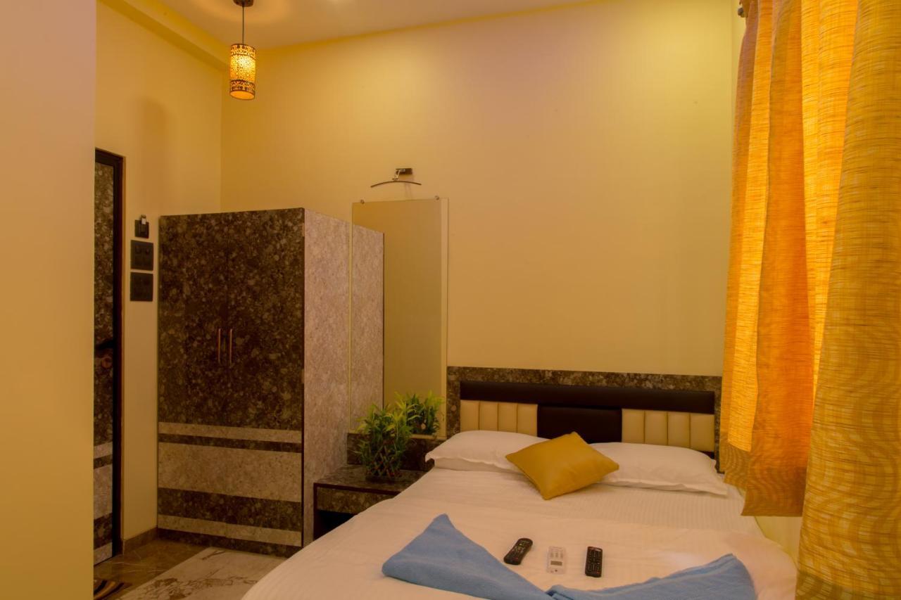 Hotel Tourister Мумбаи Экстерьер фото