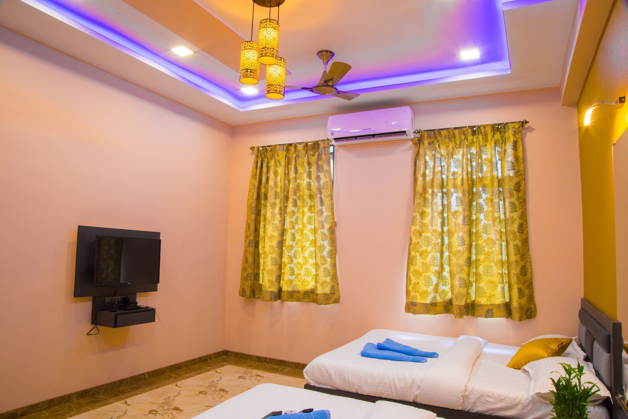 Hotel Tourister Мумбаи Экстерьер фото